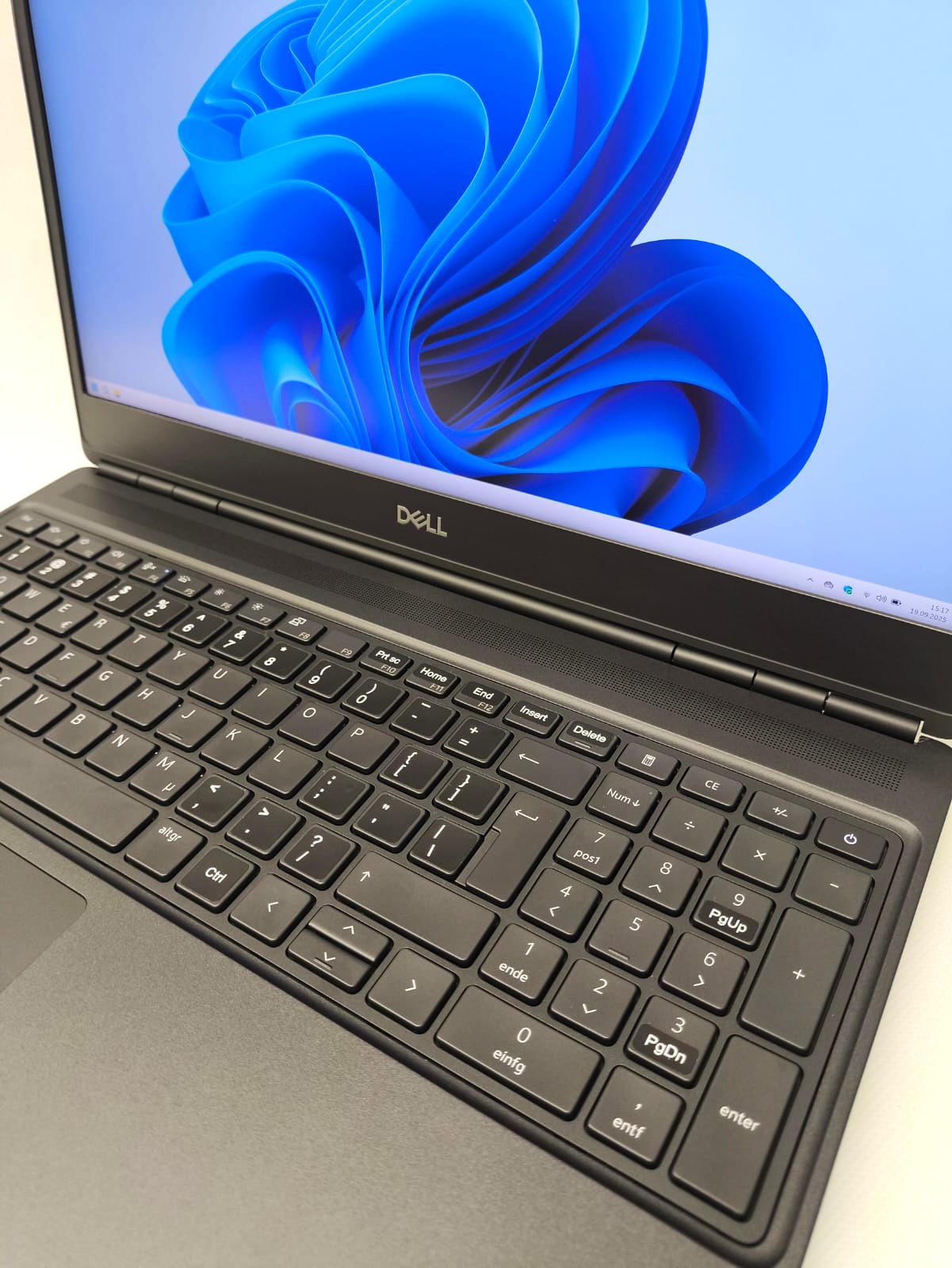 Laptop DELL Precision 7560 Core i9-11950H 32GB 512GB 15,6" FHD RTX A3000 6GB Windows 11 - obrazek 2