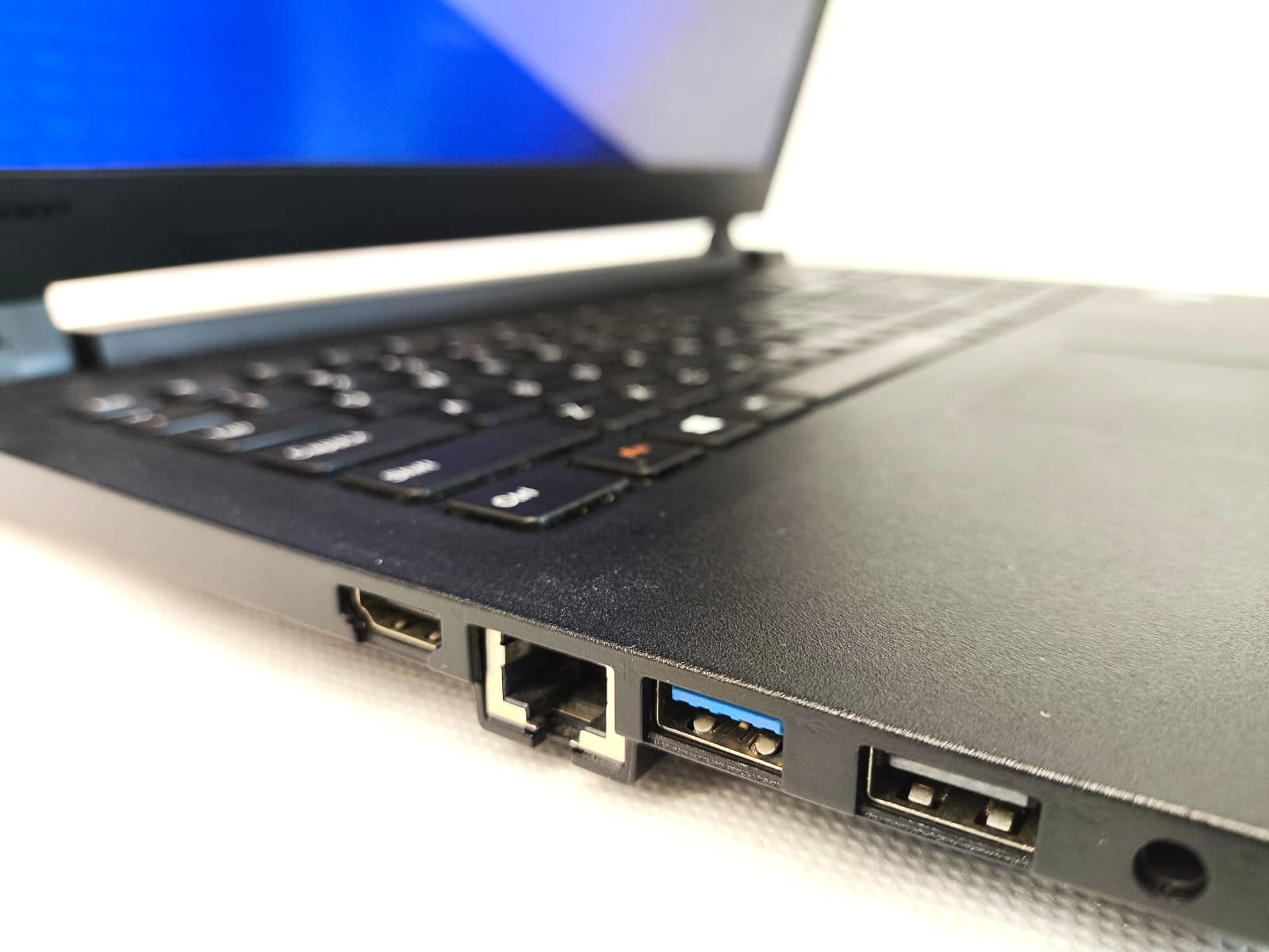 Laptop Lenovo IdeaPad 100 Intel Celeron N3060 4GB 128GB SSD 15,6" HD Windows 11 - obrazek 6