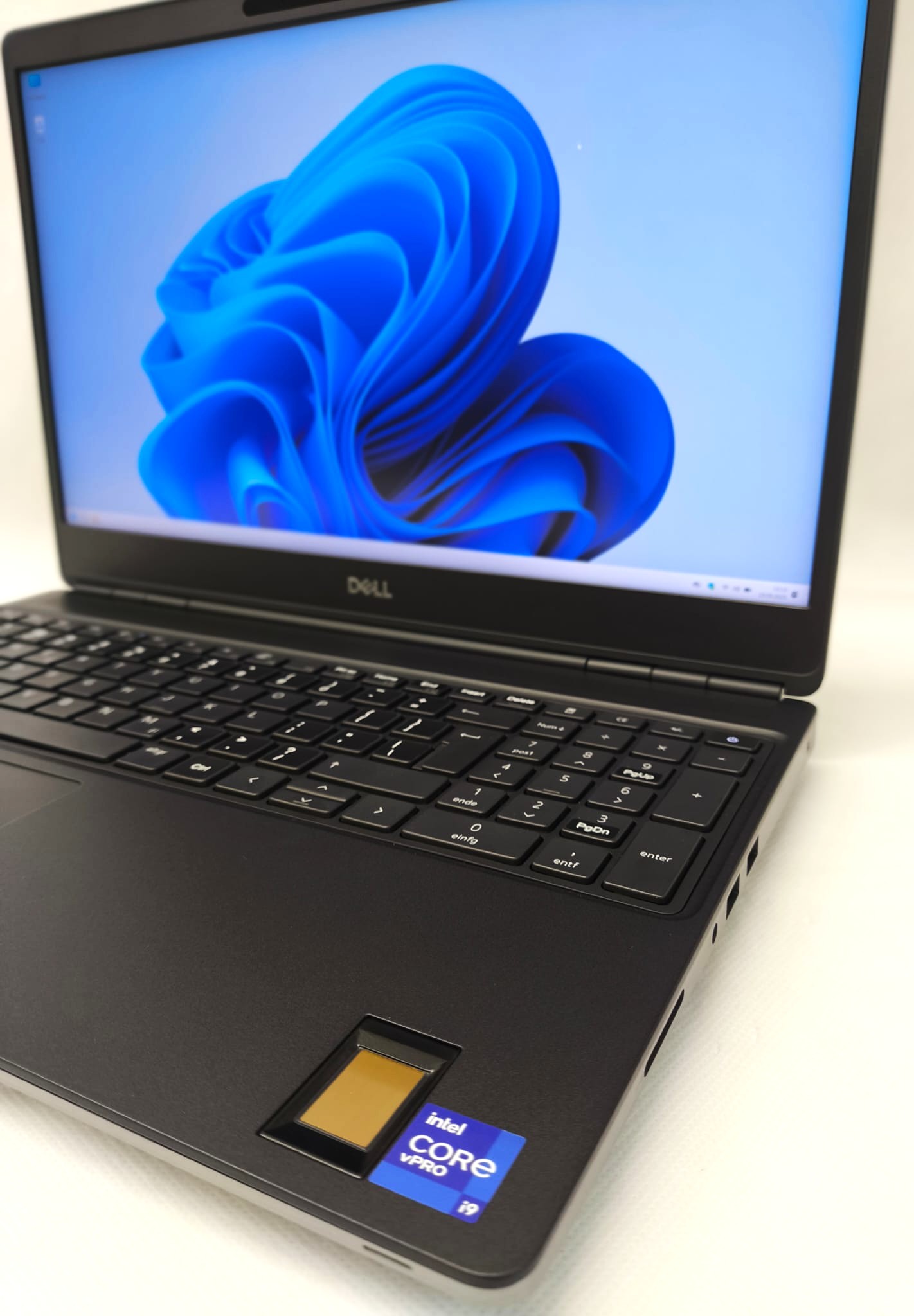 Laptop DELL Precision 7560 Core i9-11950H 32GB 512GB 15,6" FHD RTX A3000 6GB Windows 11 - obrazek 7