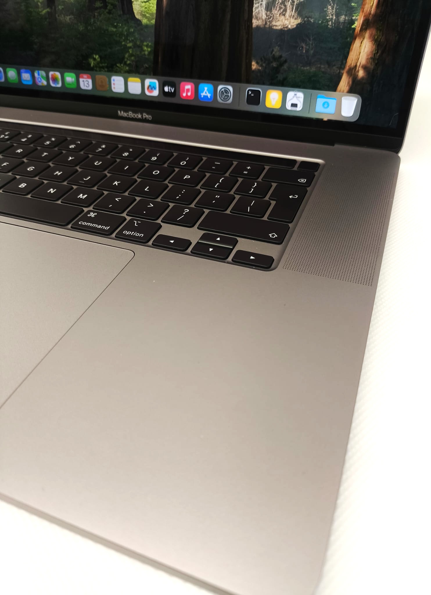 Laptop MacBook PRO 16" TouchBar Core i9-9880H 32GB 1TB Radeon Pro 5500M 3072x1920 - obrazek 9