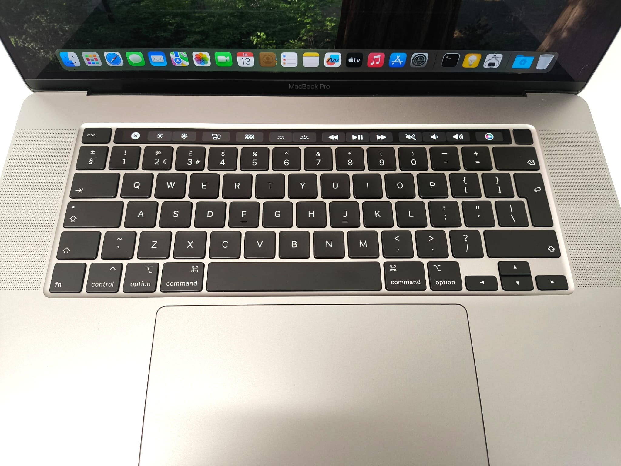 Laptop MacBook PRO 16" TouchBar Core i9-9880H 32GB 1TB Radeon Pro 5500M 3072x1920 - obrazek 10