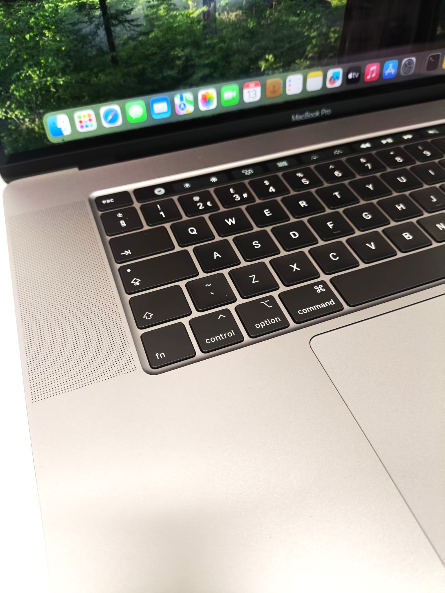 Laptop MacBook PRO 16" TouchBar Core i9-9880H 32GB 1TB Radeon Pro 5500M 3072x1920 - obrazek 11