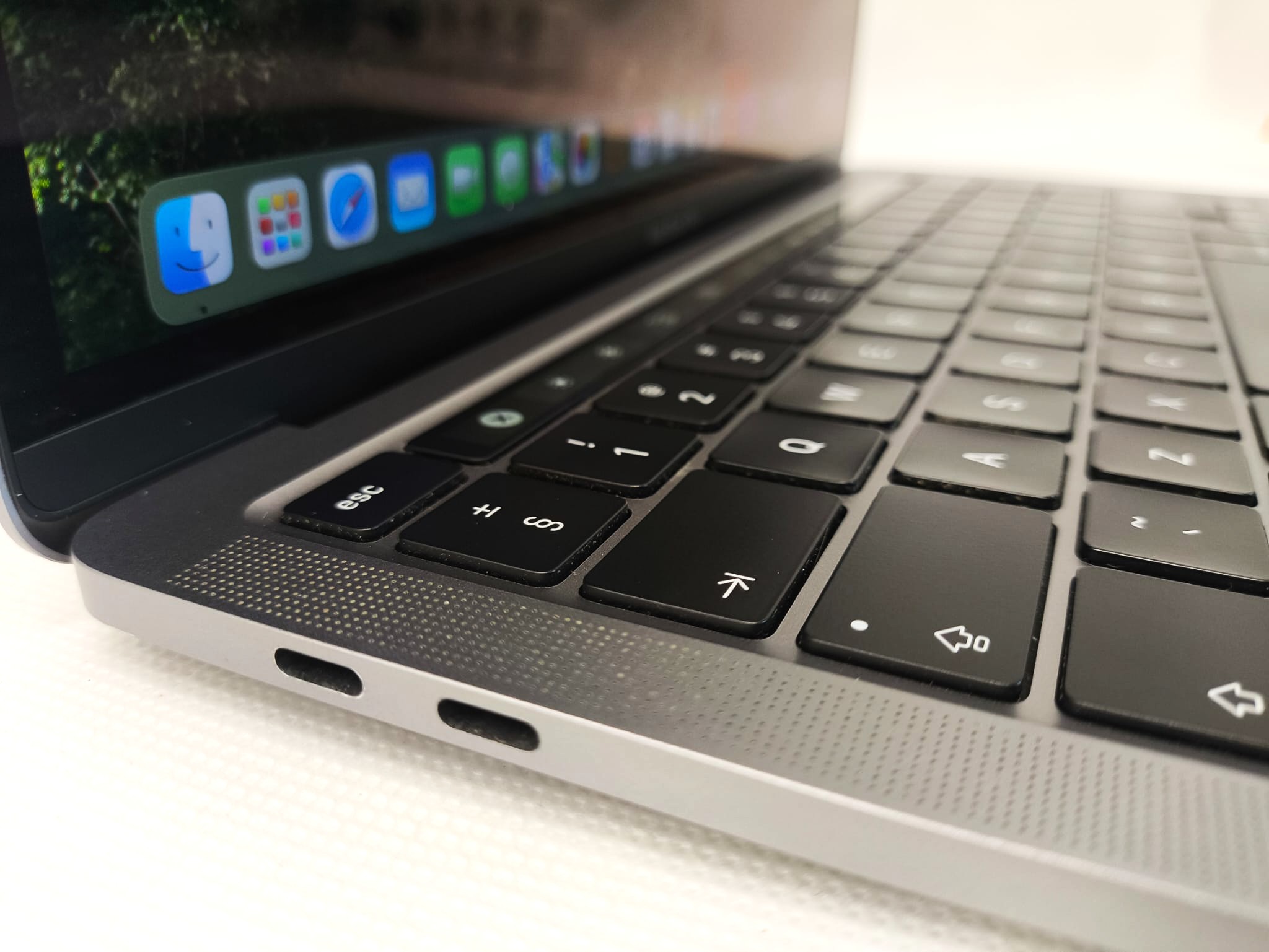 Laptop MacBook PRO 13" TouchBar Core i7-1068NG7 32GB 512GB 2560x1600 - obrazek 8