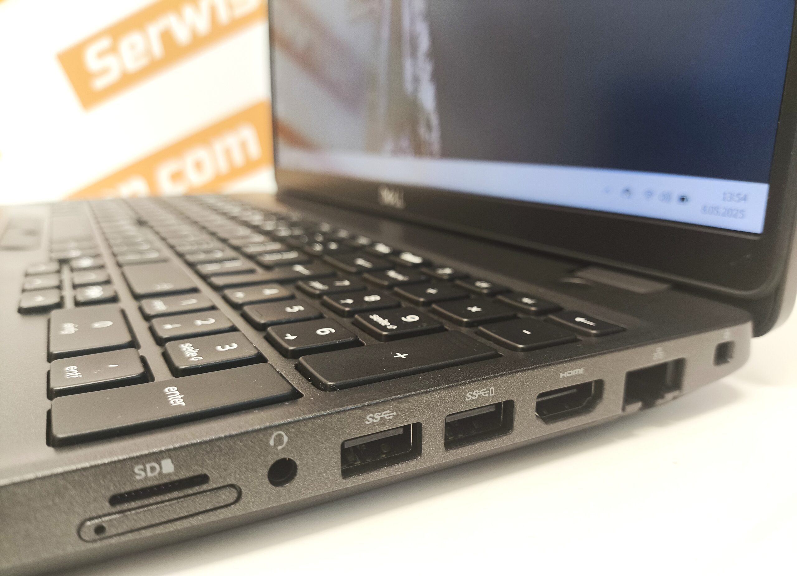 Laptop DELL Latitude 5500 Core i5-8265u 16GB 256GB SSD 15,6" FHD Windows 11 - obrazek 4