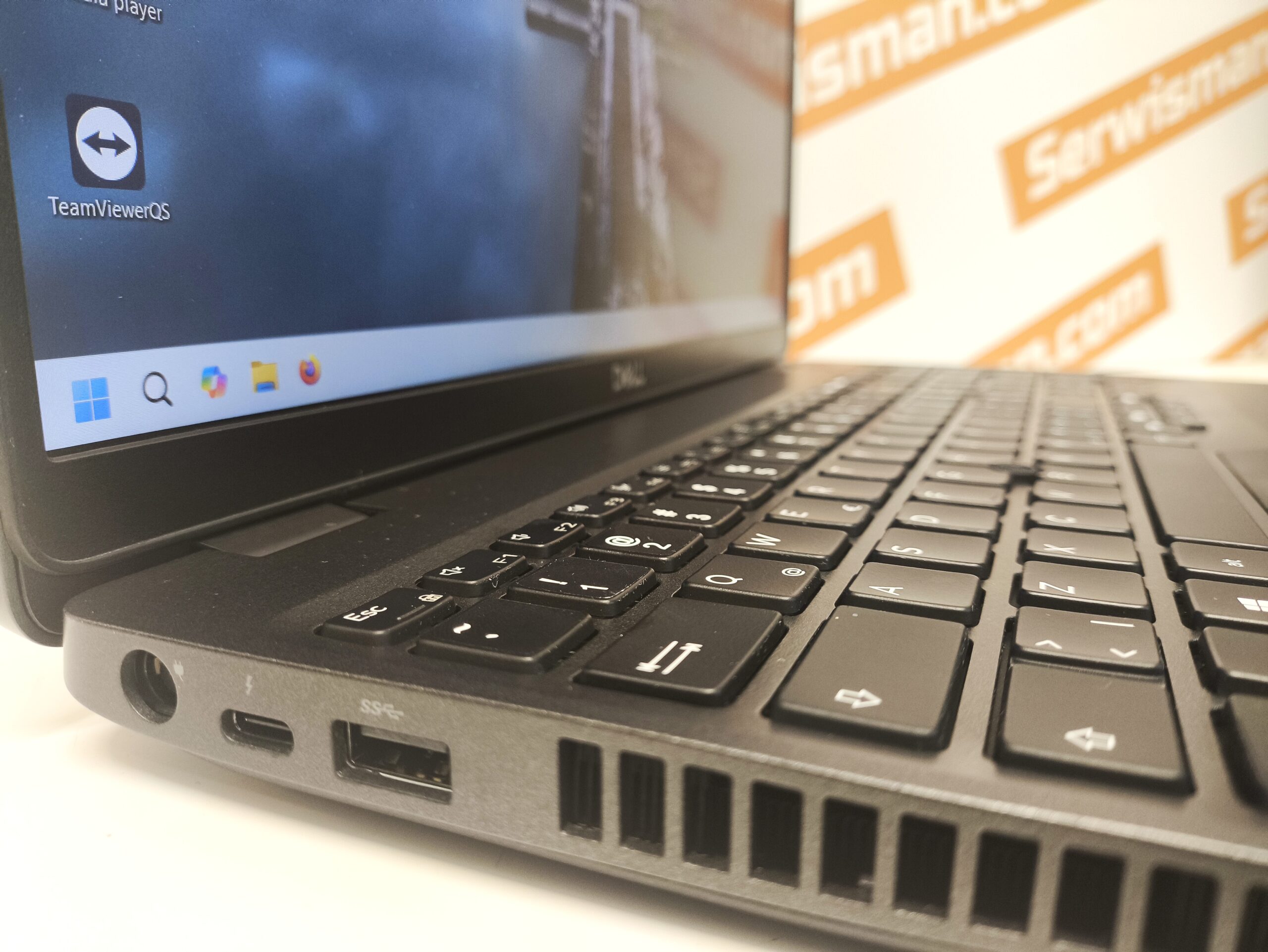 Laptop DELL Latitude 5500 Core i5-8265u 16GB 256GB SSD 15,6" FHD Windows 11 - obrazek 5