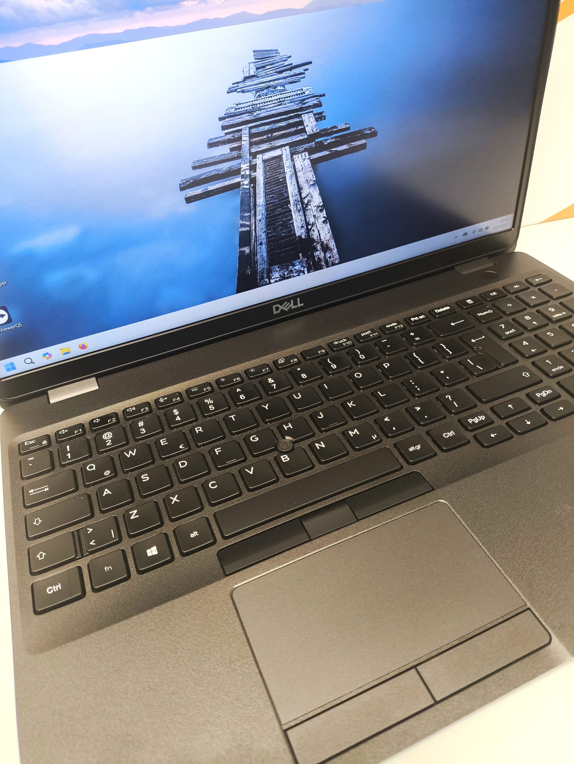 Laptop DELL Latitude 5500 Core i5-8265u 16GB 256GB SSD 15,6" FHD Windows 11 - obrazek 6